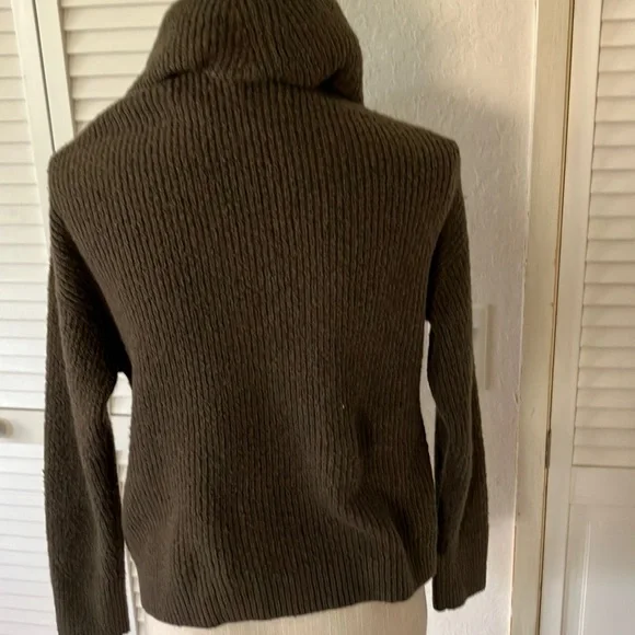 Yes/Lola Classic Olive Green Turtleneck Sweater with Chunky Knit size M - Picture 4 of 5